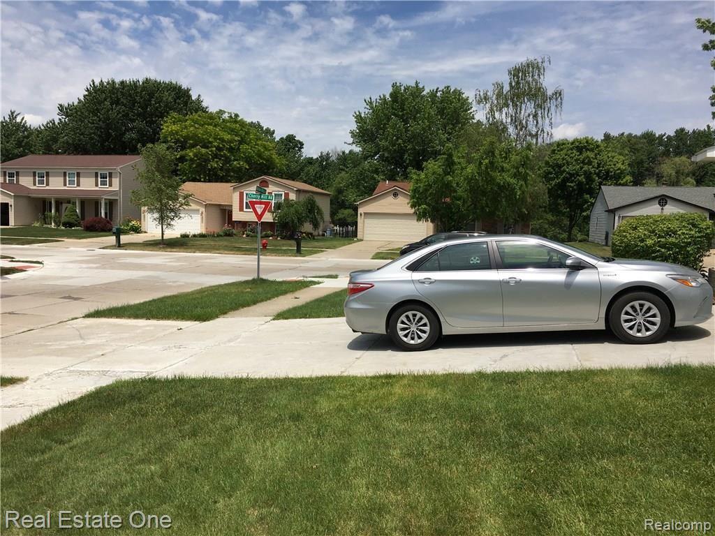 42035 Cherry Hill Road Novi, MI 48375 - Photo 3 of 30 Gallery Image 3