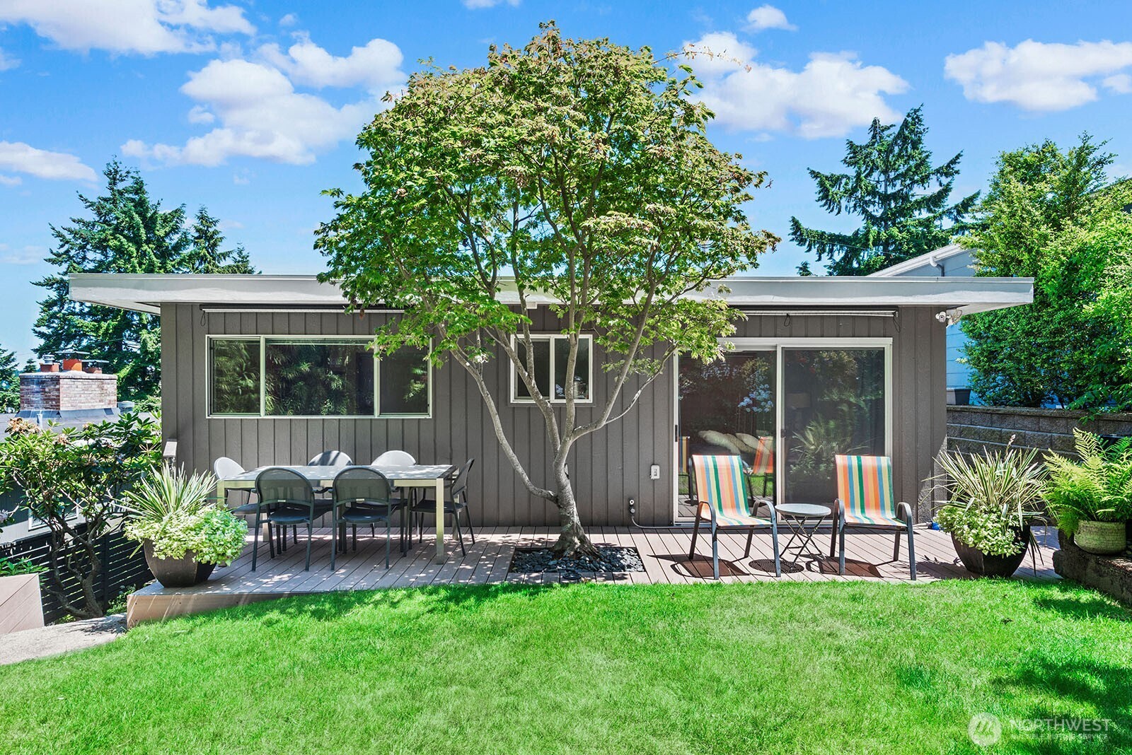 3439 24th Avenue West Seattle, WA 98199 - Photo 4 of 35