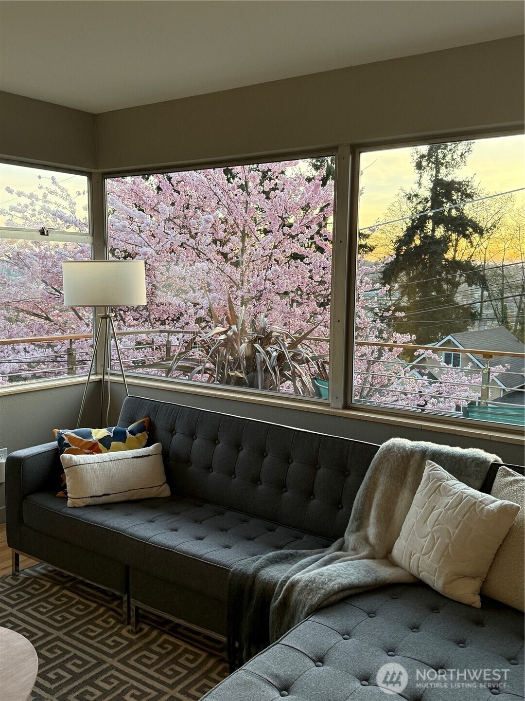 3439 24th Avenue West Seattle, WA 98199 - Photo 9 of 35