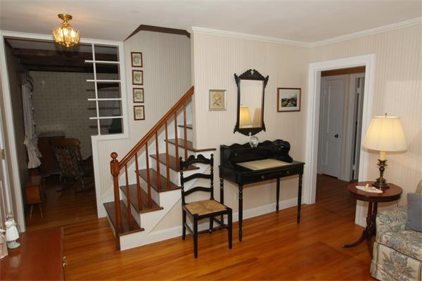 14 Loris Road Peabody, MA 01960 - Photo 3 of 16 Gallery Image 3