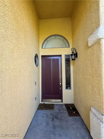 $800,000 | 813 White Falcon Street, Las Vegas, NV 89144