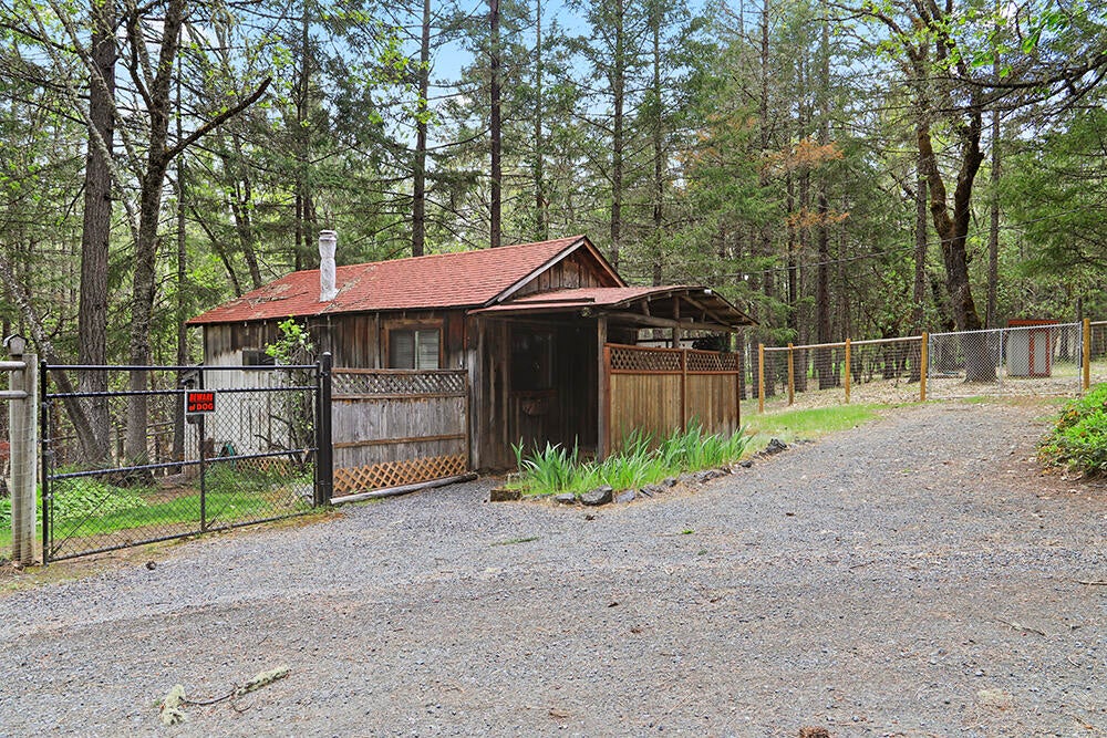 782 Crow Road Merlin, OR 97532 - Photo 33 of 38 33