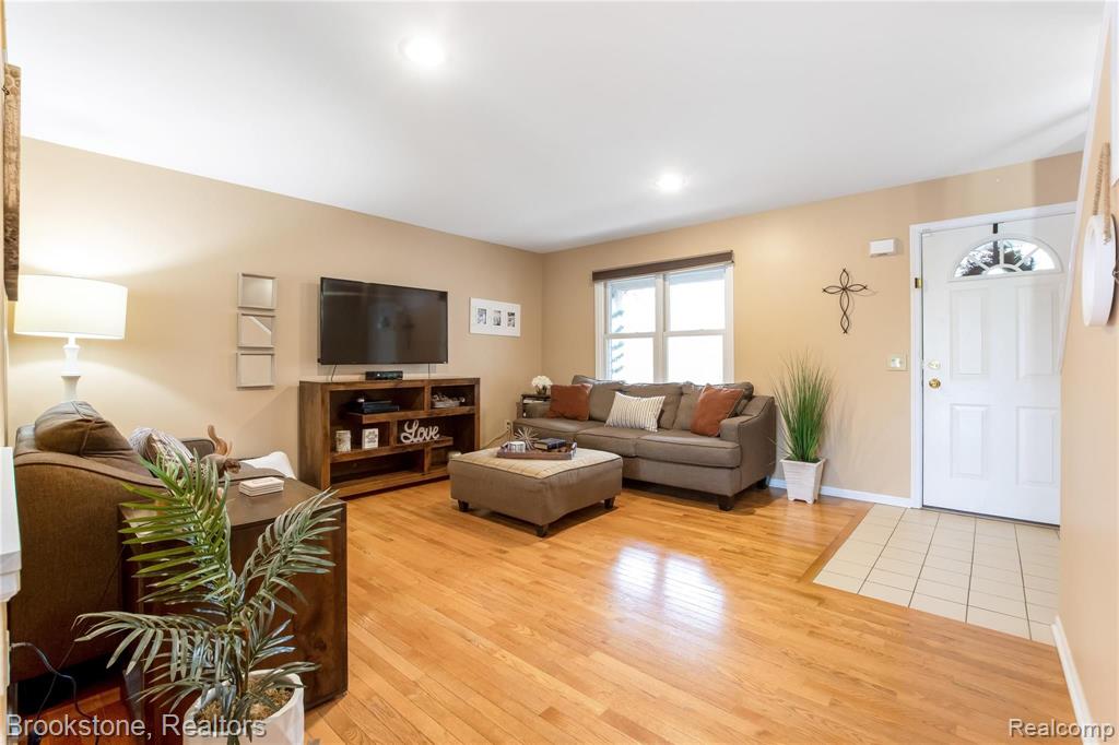 2634 Simpson Drive Rochester Hills, MI 48309 - Photo 10 of 37