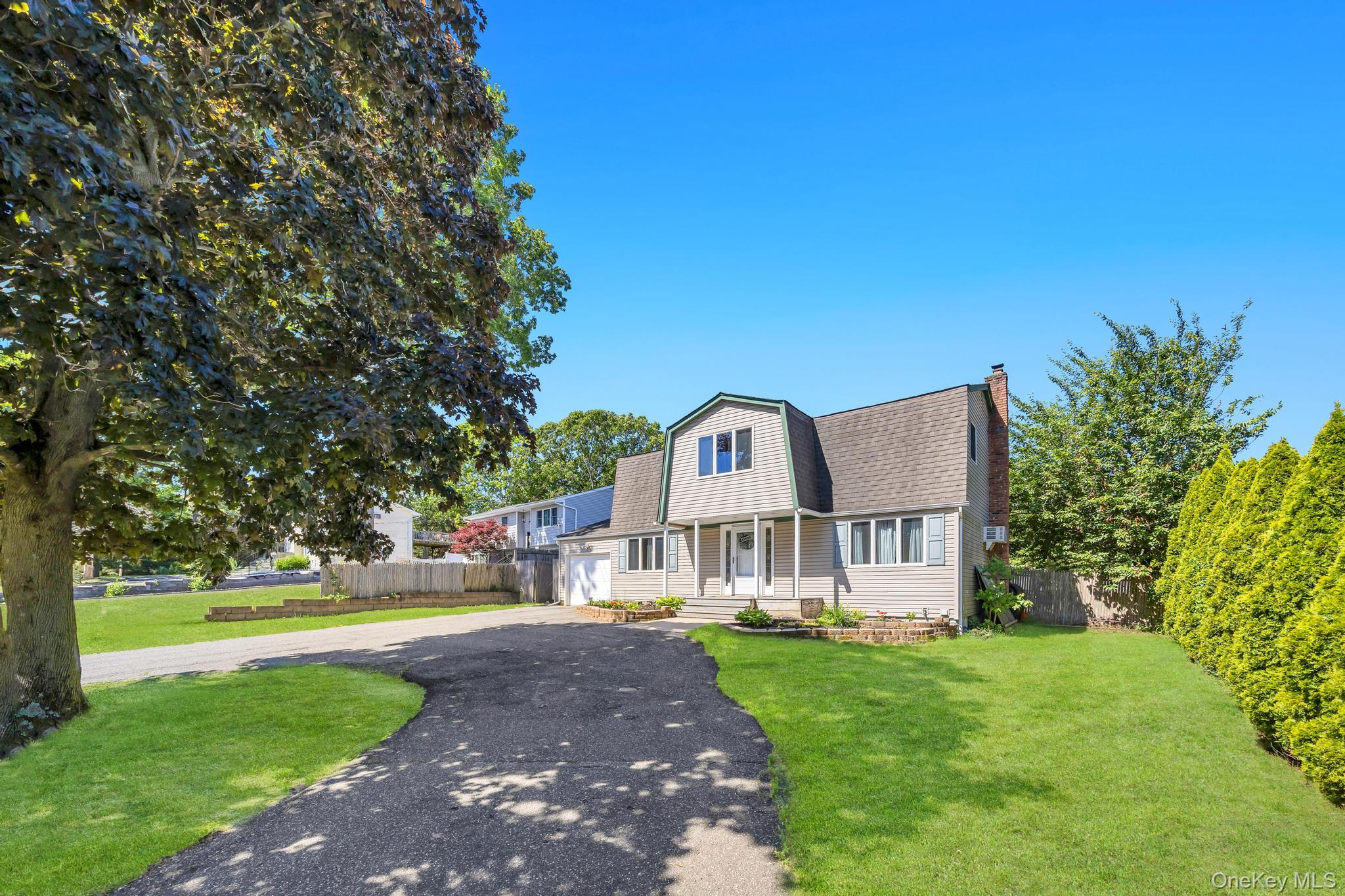 358 Holbrook Road Ronkonkoma, NY 11779 - Photo 1 of 42
