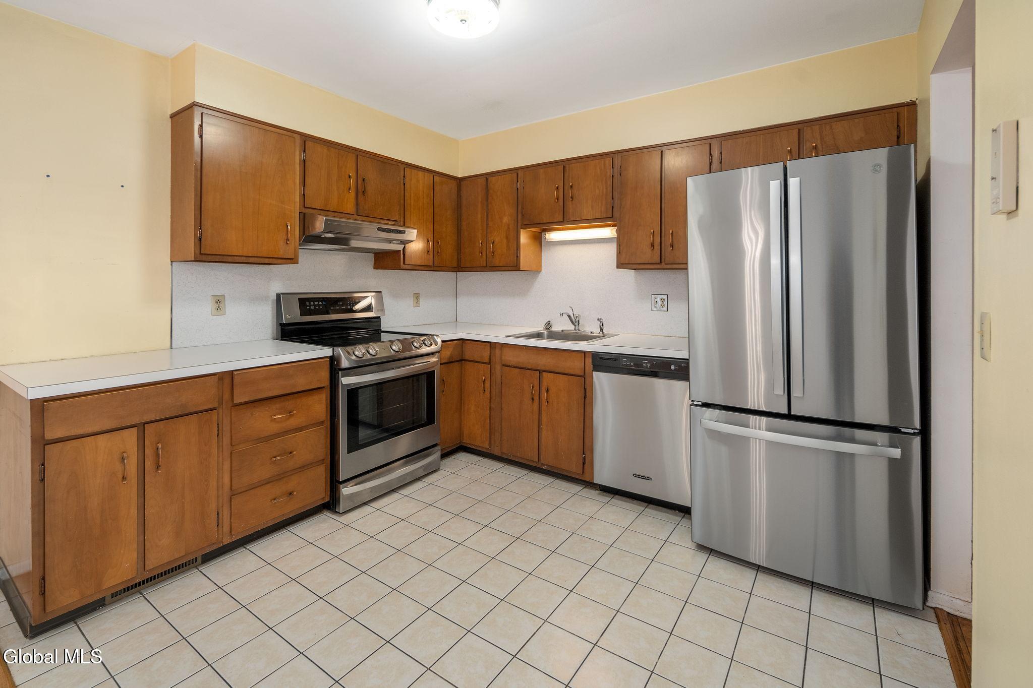 77 Bridle Path Colonie, NY 12205 - Photo 12 of 37 16