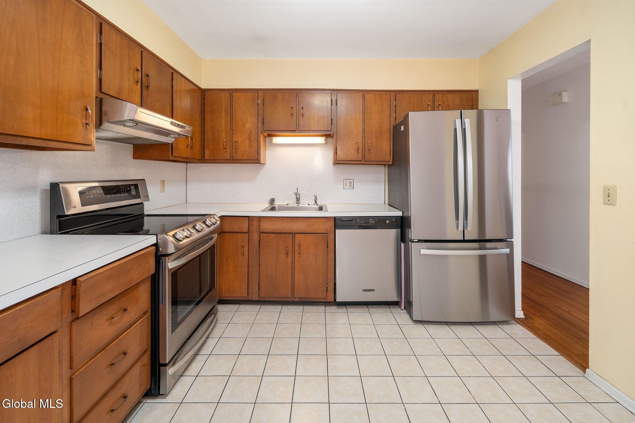 77 Bridle Path Colonie, NY 12205 - Photo 13 of 37 17