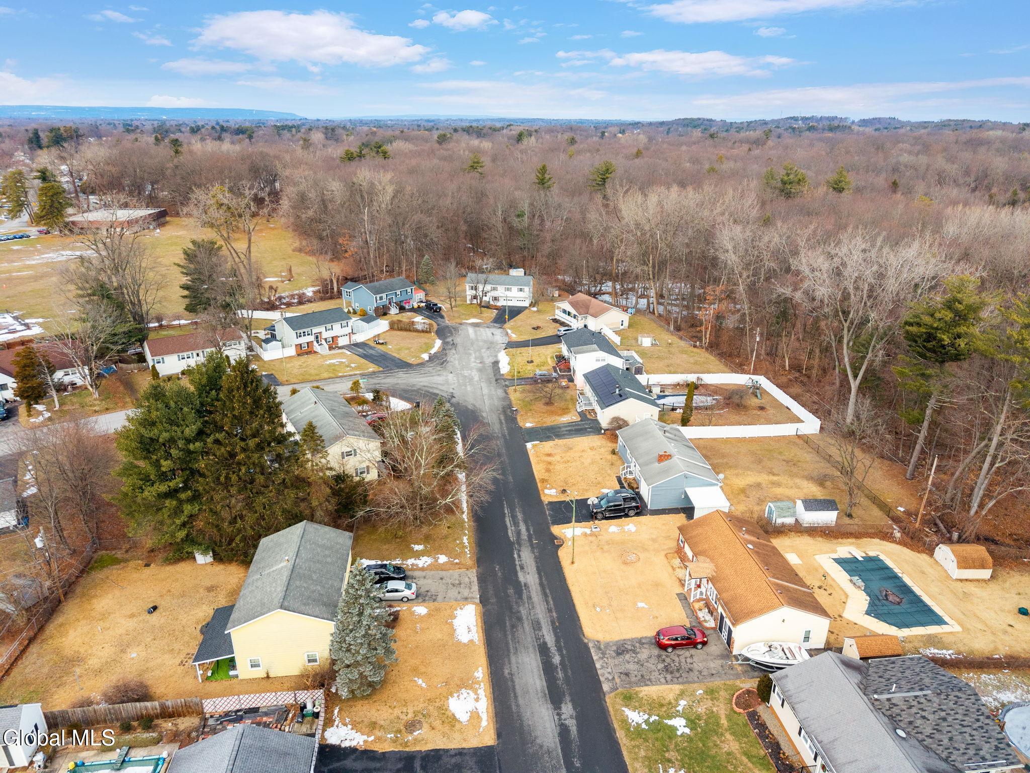 77 Bridle Path Colonie, NY 12205 - Photo 5 of 37 5
