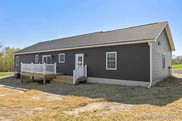 $295,000 | 6937 Townhall Road, Sheridan, MI 48884
