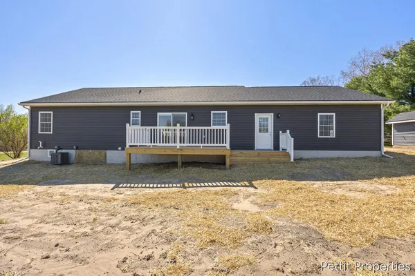 $295,000 | 6937 Townhall Road, Sheridan, MI 48884