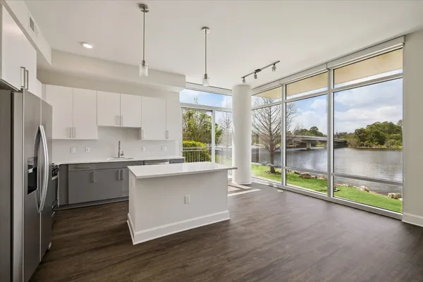 $4,537 | 2000 Hughes Landing Boulevard, Unit 111, The Woodlands, TX 77380