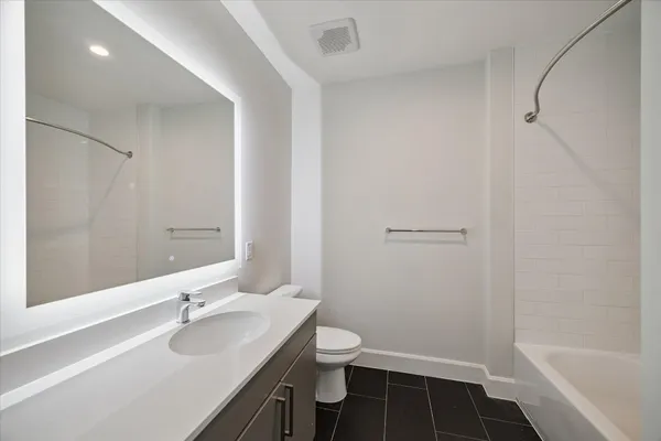 $4,537 | 2000 Hughes Landing Boulevard, Unit 111, The Woodlands, TX 77380