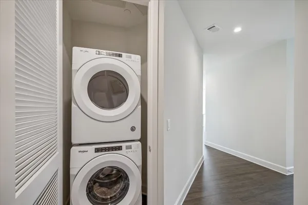 $4,537 | 2000 Hughes Landing Boulevard, Unit 111, The Woodlands, TX 77380