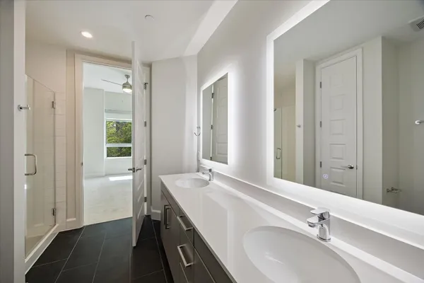 $4,537 | 2000 Hughes Landing Boulevard, Unit 111, The Woodlands, TX 77380