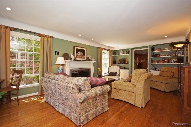1127 Bedford Road Grosse Pointe, MI 48230 - Photo 3 of 25 DSC02460.JPG