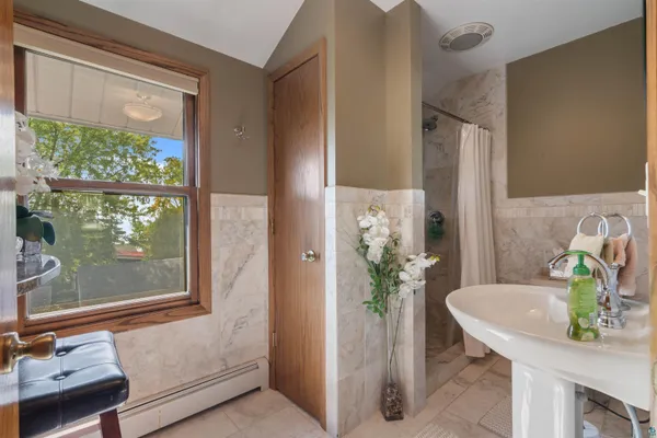 $739,900 | 4 Lakeside Court, Duluth, MN 55804