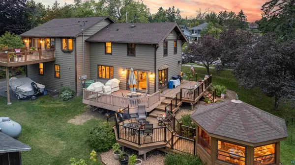 $739,900 | 4 Lakeside Court, Duluth, MN 55804