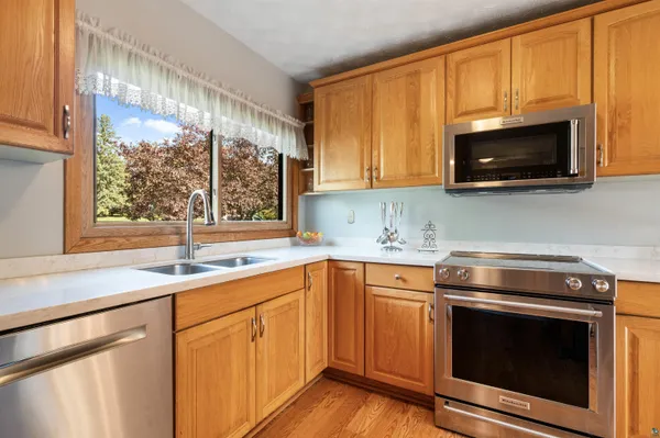 $739,900 | 4 Lakeside Court, Duluth, MN 55804