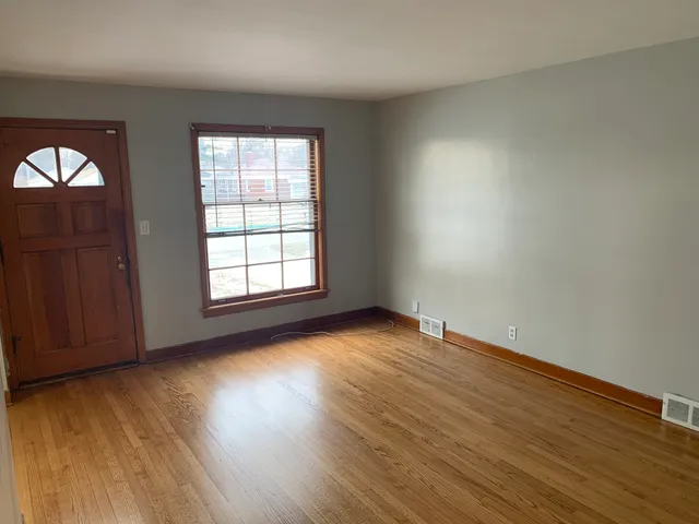 $1,900 | 2513 18th Avenue, Broadview, IL 60155