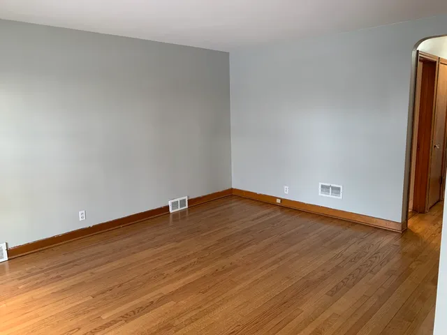 $1,900 | 2513 18th Avenue, Broadview, IL 60155