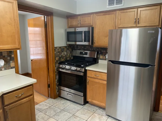 $1,900 | 2513 18th Avenue, Broadview, IL 60155