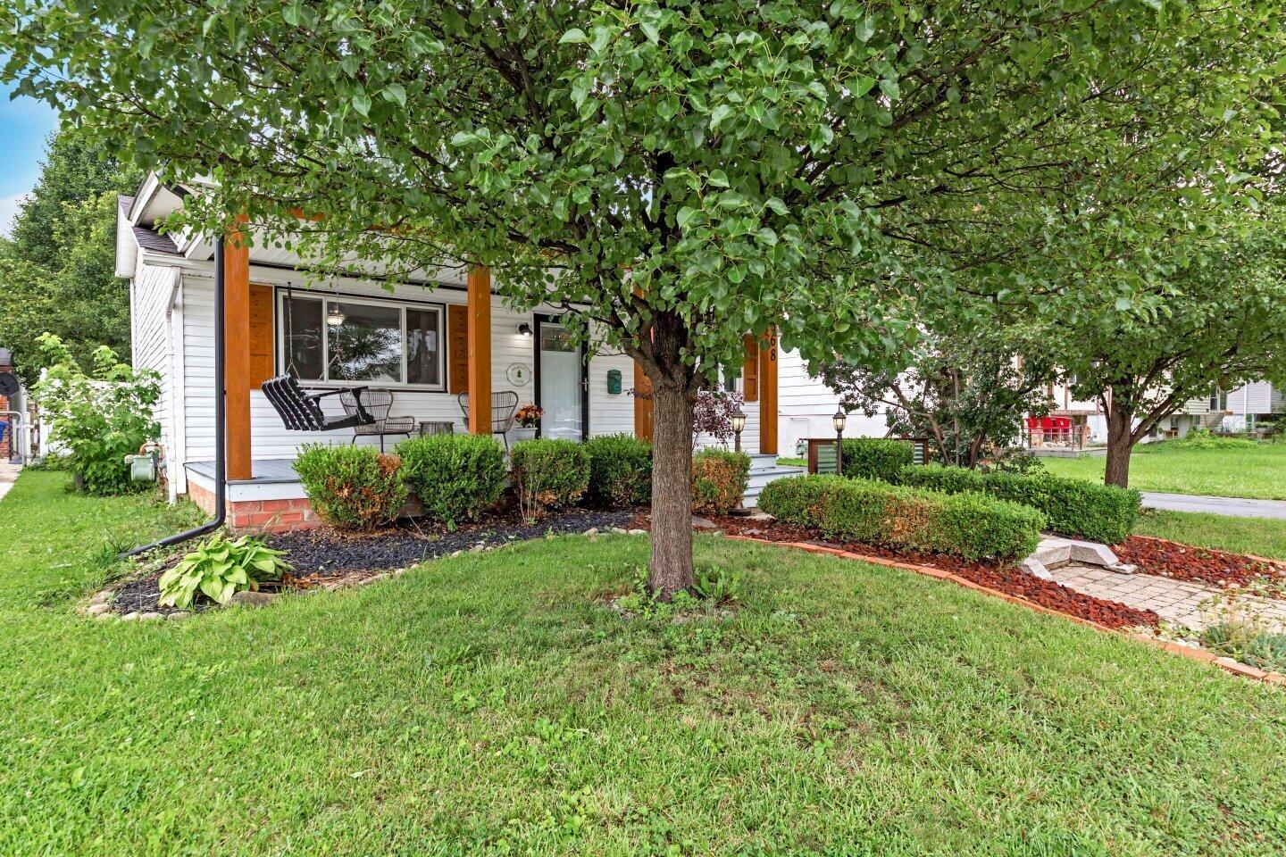 1868 Brookfield Road Columbus, OH 43229 - Photo 2 of 34 007-1868BrookfieldRoad-Columbus-OH-43229