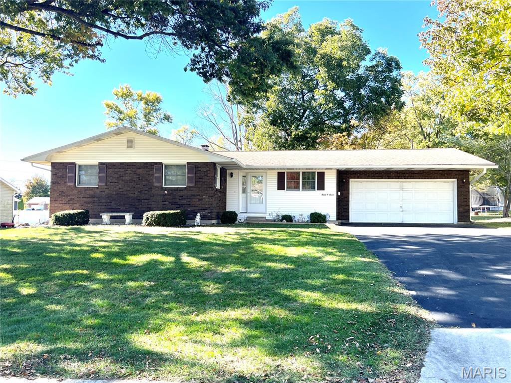 707 South Library Street Waterloo, IL 62298 - Photo 2 of 25