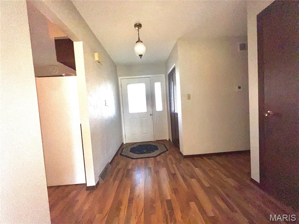 707 South Library Street Waterloo, IL 62298 - Photo 8 of 25