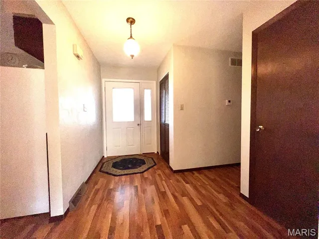 $300,000 | 707 South Library Street, Waterloo, IL 62298