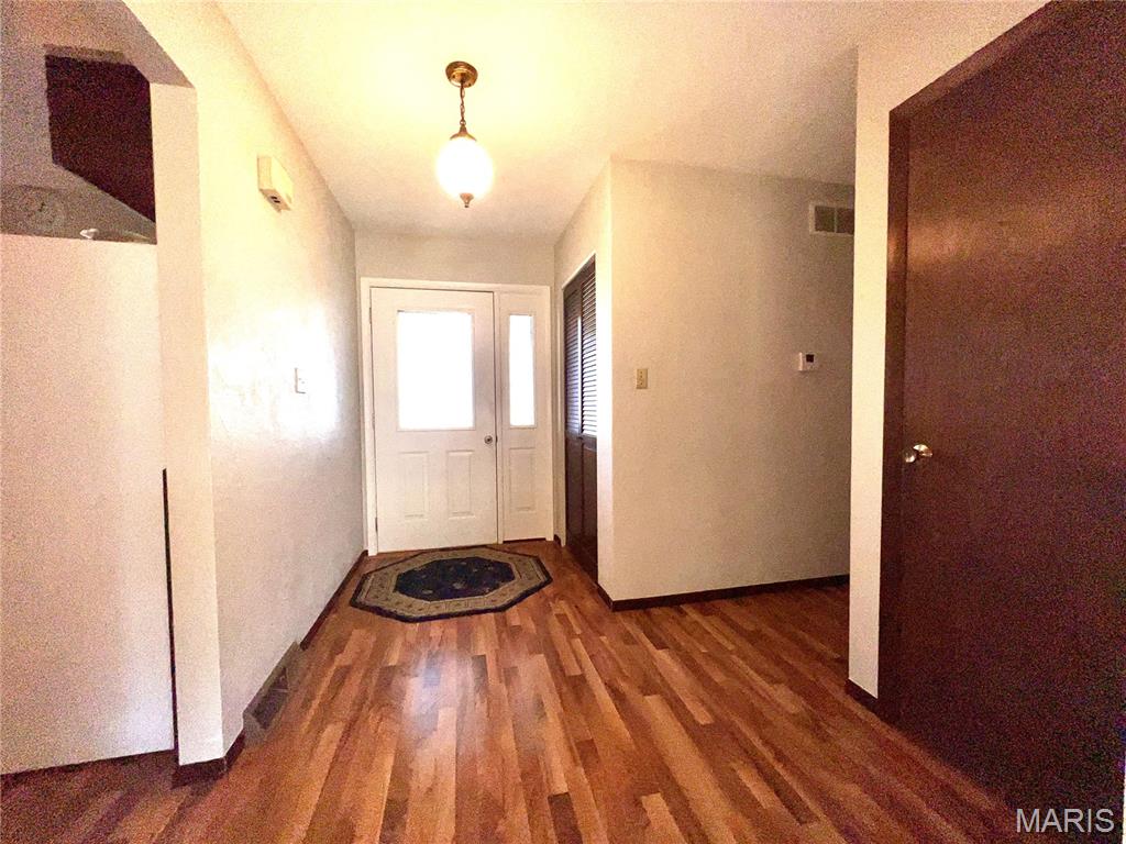 707 South Library Street Waterloo, IL 62298 - Photo 9 of 25