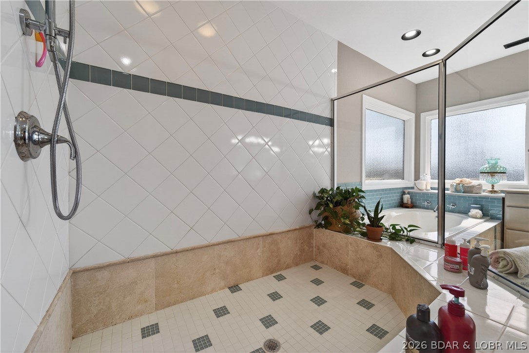 890 Anemone Road Lake Ozark, MO 65049 - Photo 17 of 65 Walk-In shower