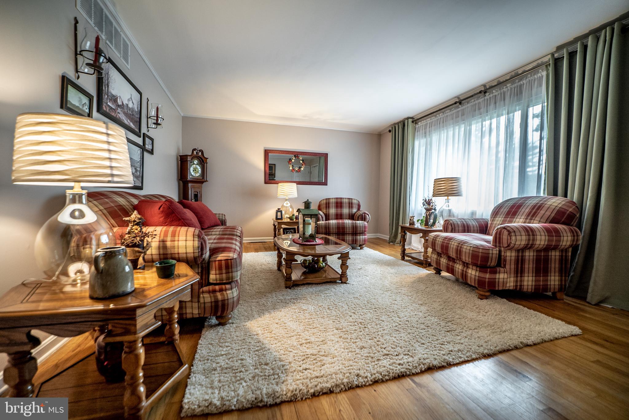 1751 Bloom Road Westminster, MD 21157 - Photo 5 of 53 Living Room