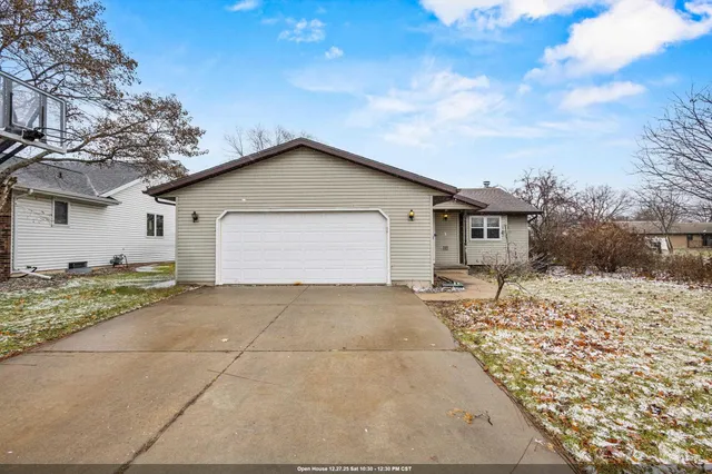 $319,000 | 1241 Briarwood Drive, Menasha, WI 54952