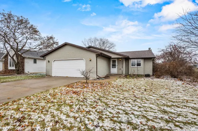 $319,000 | 1241 Briarwood Drive, Menasha, WI 54952
