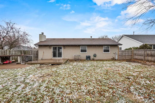 $319,000 | 1241 Briarwood Drive, Menasha, WI 54952