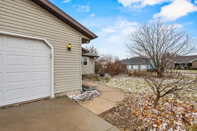 $319,000 | 1241 Briarwood Drive, Menasha, WI 54952