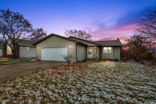 $319,000 | 1241 Briarwood Drive, Menasha, WI 54952