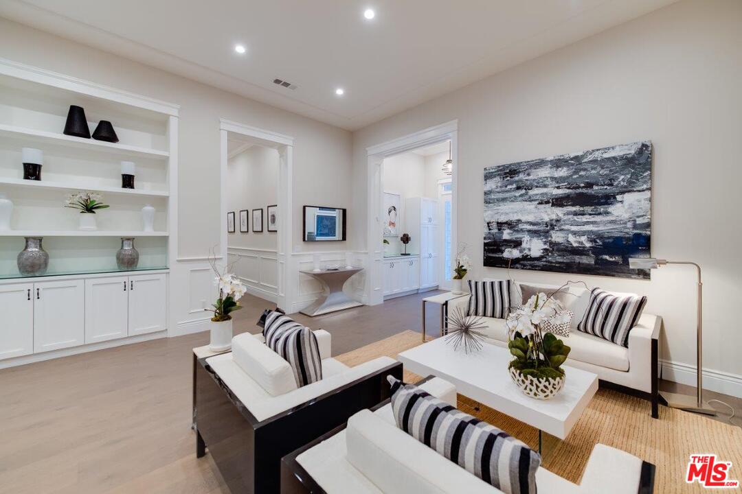 16760 Bajio Road Encino, CA 91436 - Photo 11 of 40 Gallery Image 11