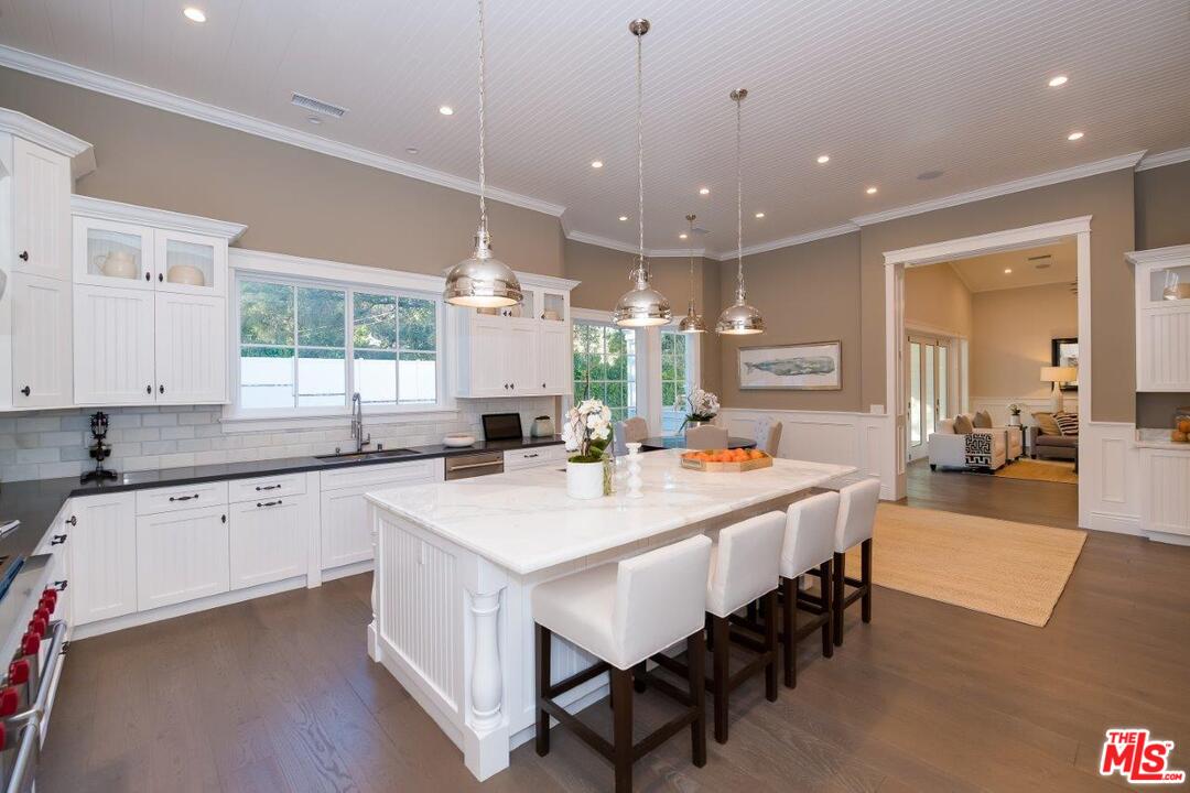 16760 Bajio Road Encino, CA 91436 - Photo 14 of 40 Gallery Image 14
