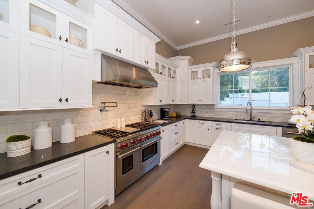 16760 Bajio Road Encino, CA 91436 - Photo 15 of 40 Gallery Image 15
