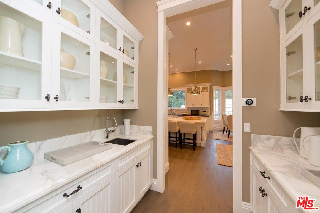 16760 Bajio Road Encino, CA 91436 - Photo 16 of 40 Gallery Image 16
