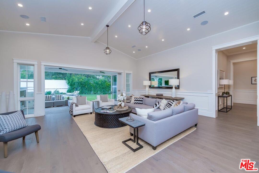 16760 Bajio Road Encino, CA 91436 - Photo 19 of 40 Gallery Image 19