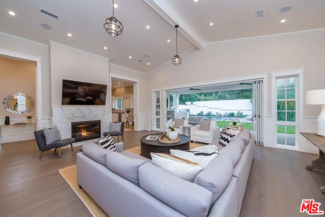 16760 Bajio Road Encino, CA 91436 - Photo 20 of 40 Gallery Image 20