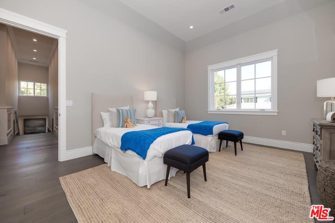 16760 Bajio Road Encino, CA 91436 - Photo 21 of 40 Gallery Image 21