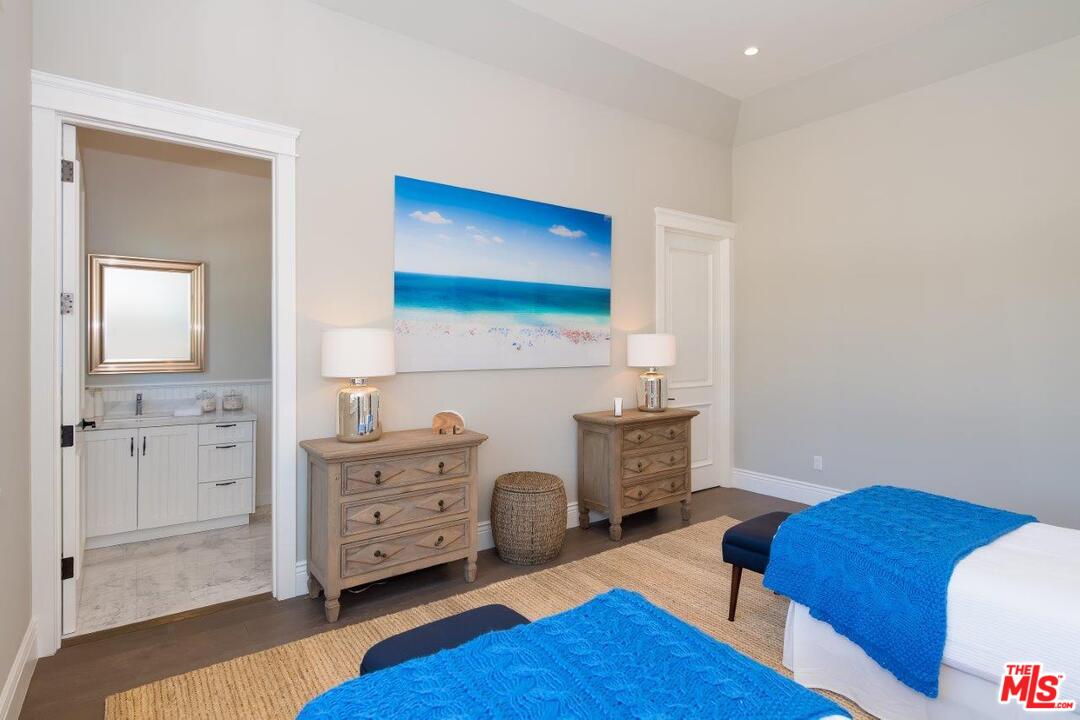 16760 Bajio Road Encino, CA 91436 - Photo 22 of 40 Gallery Image 22