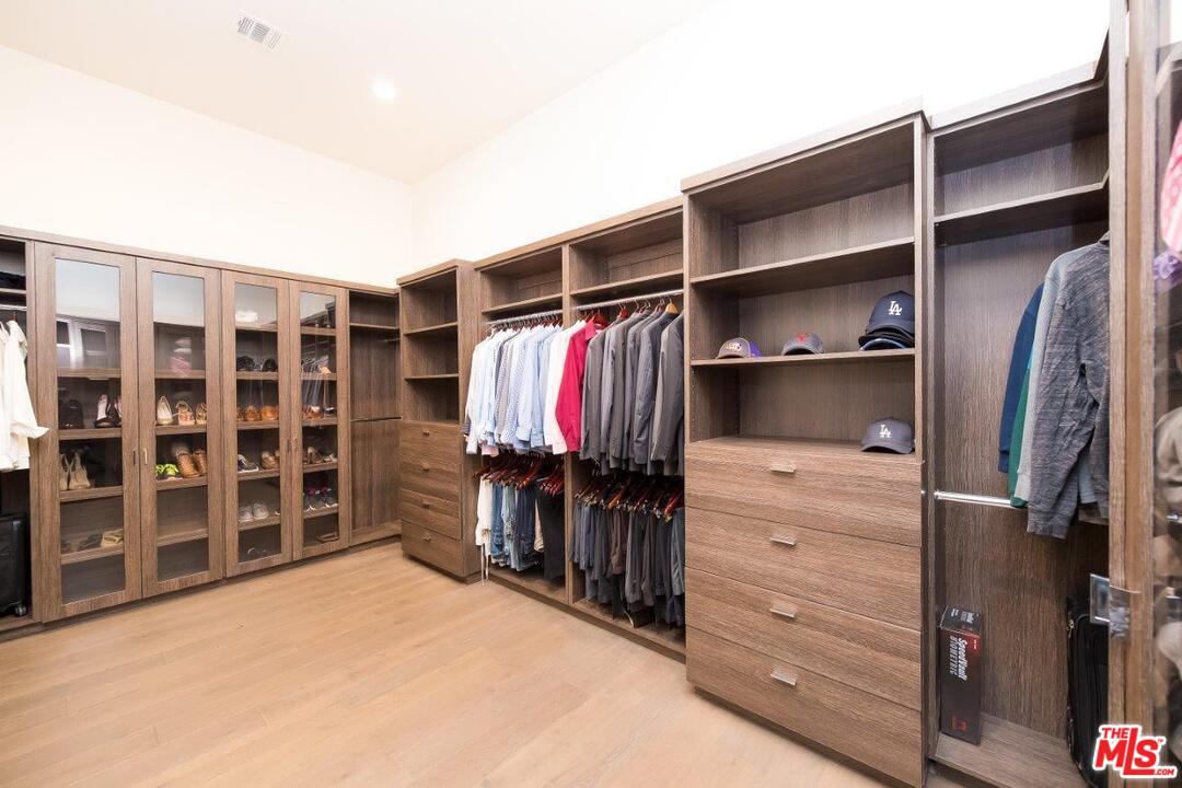 16760 Bajio Road Encino, CA 91436 - Photo 32 of 40 Gallery Image 32