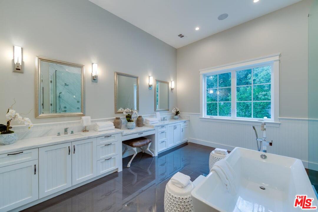 16760 Bajio Road Encino, CA 91436 - Photo 34 of 40 Gallery Image 34