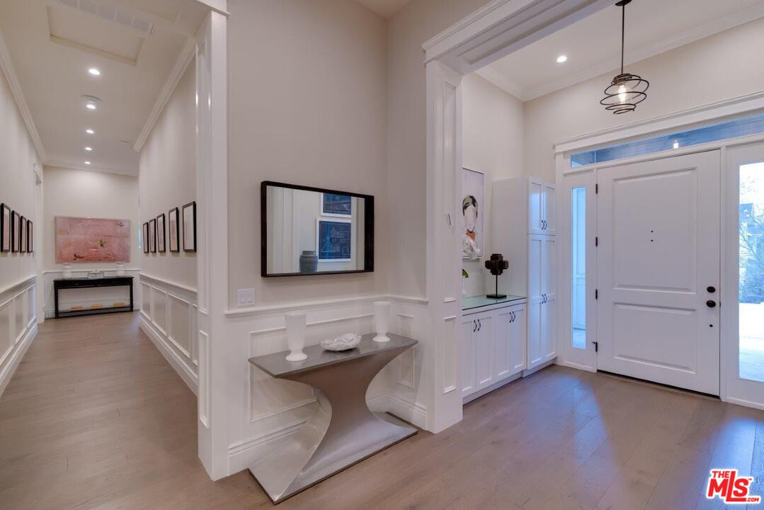 16760 Bajio Road Encino, CA 91436 - Photo 7 of 40 Gallery Image 7