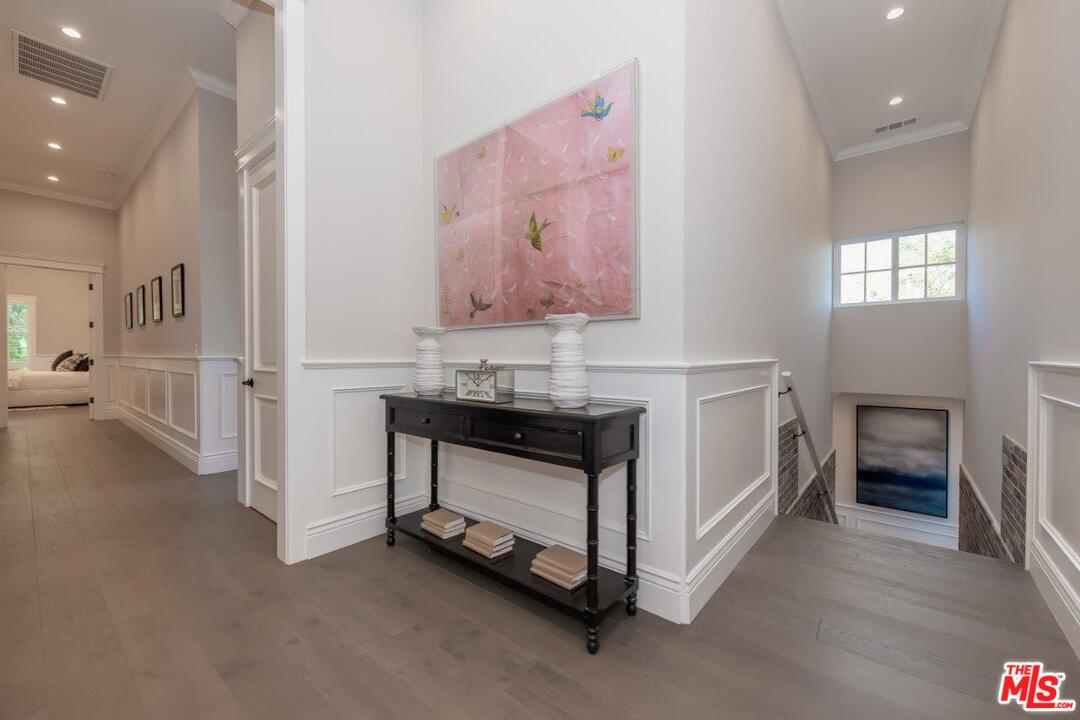 16760 Bajio Road Encino, CA 91436 - Photo 8 of 40 Gallery Image 8
