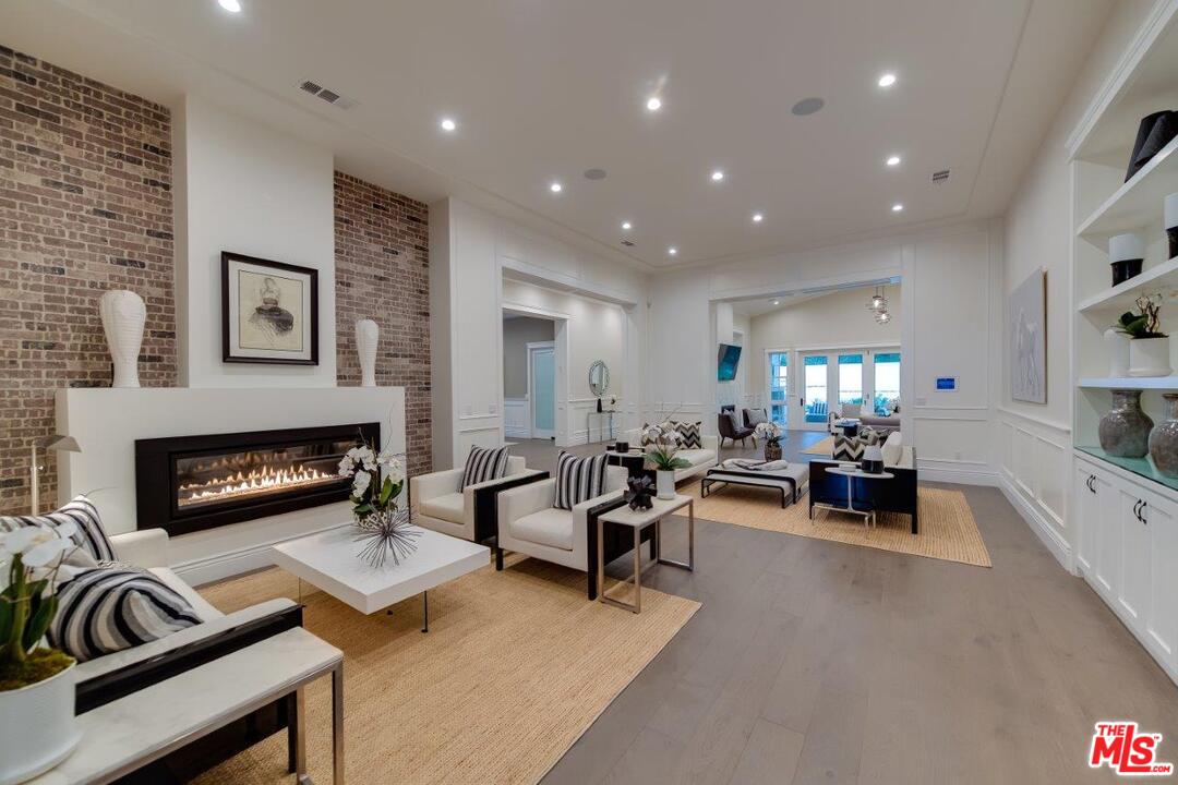 16760 Bajio Road Encino, CA 91436 - Photo 9 of 40 Gallery Image 9