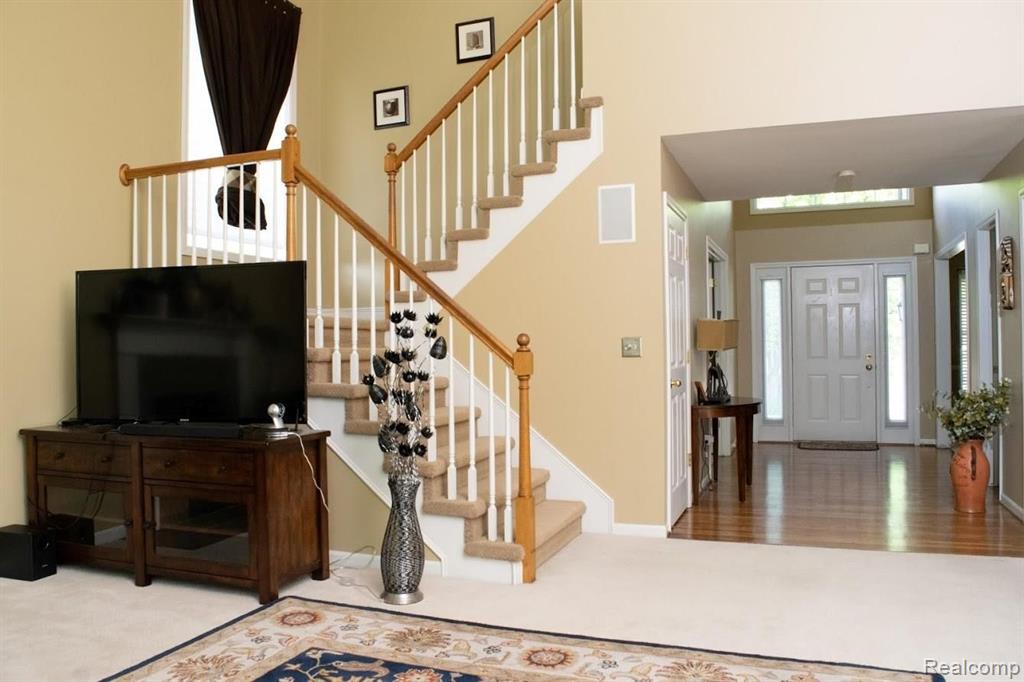 1046 Bloomview Circle Rochester, MI 48307 - Photo 9 of 31 Gallery Image 9